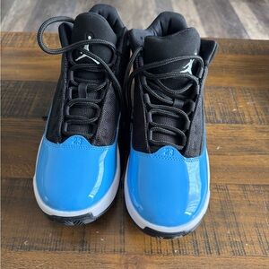 Nike Air Jordan Mac Aura 2 Black,white University blue